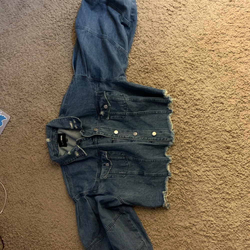 Crop denim jacket (FASHION NOVA)